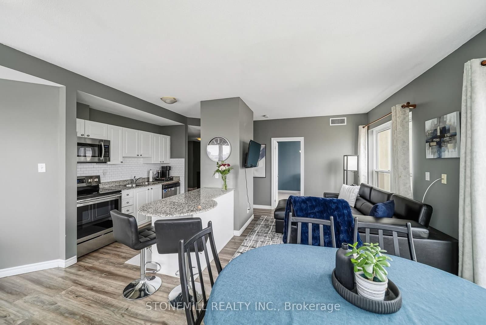 135 James Street S, Unit 701 thumbnail 15