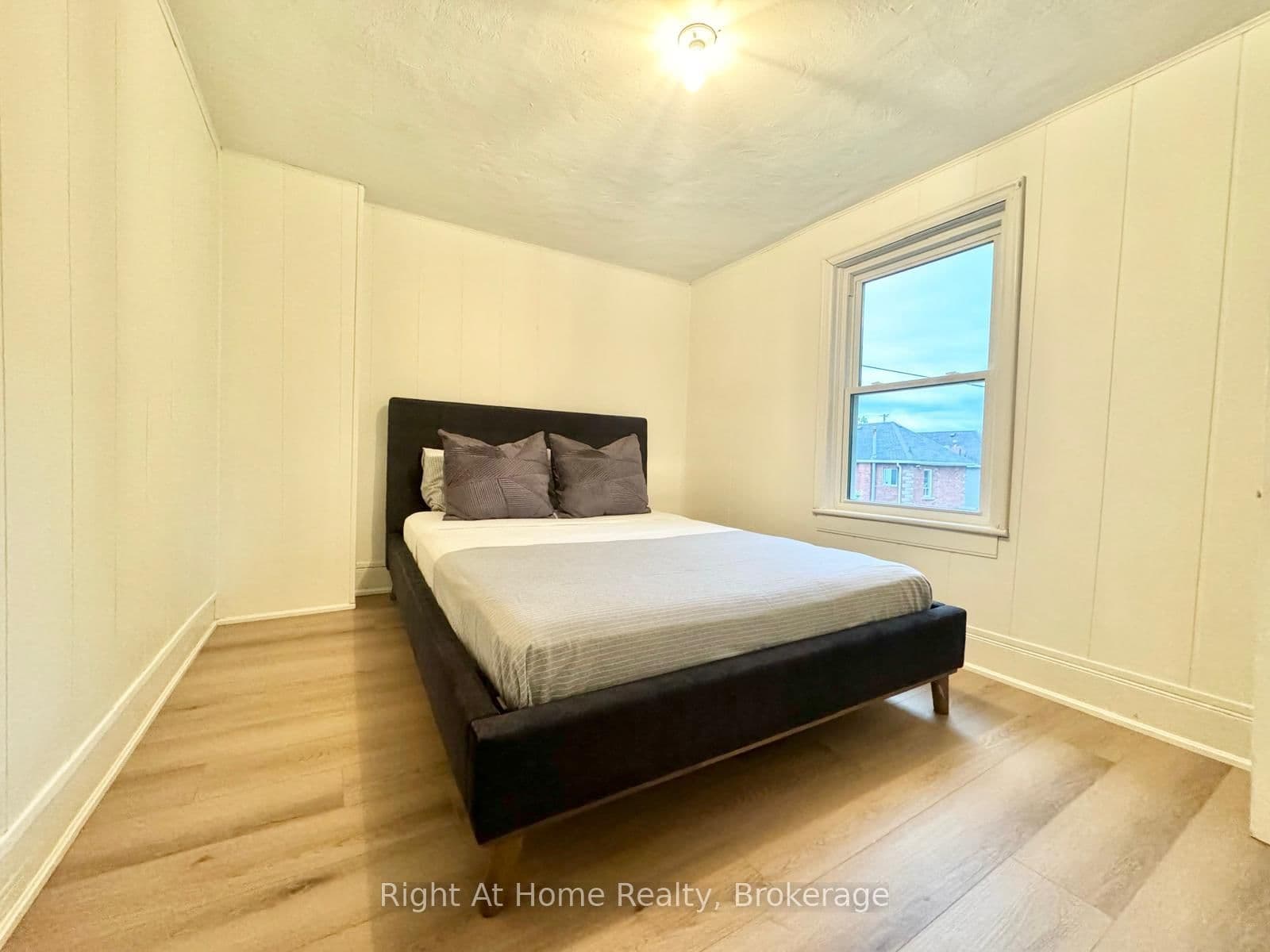 216 Hatt Street thumbnail 9