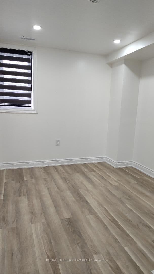 199 Port Crescent E, Unit Basement thumbnail 7