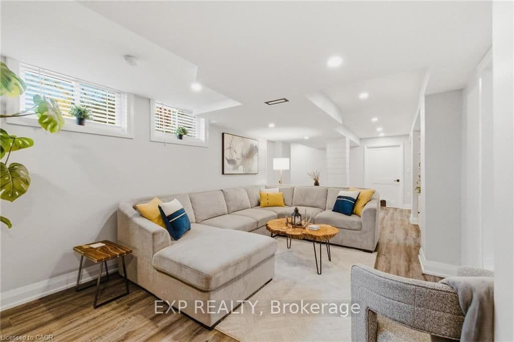 120 Elgin Crescent thumbnail 2