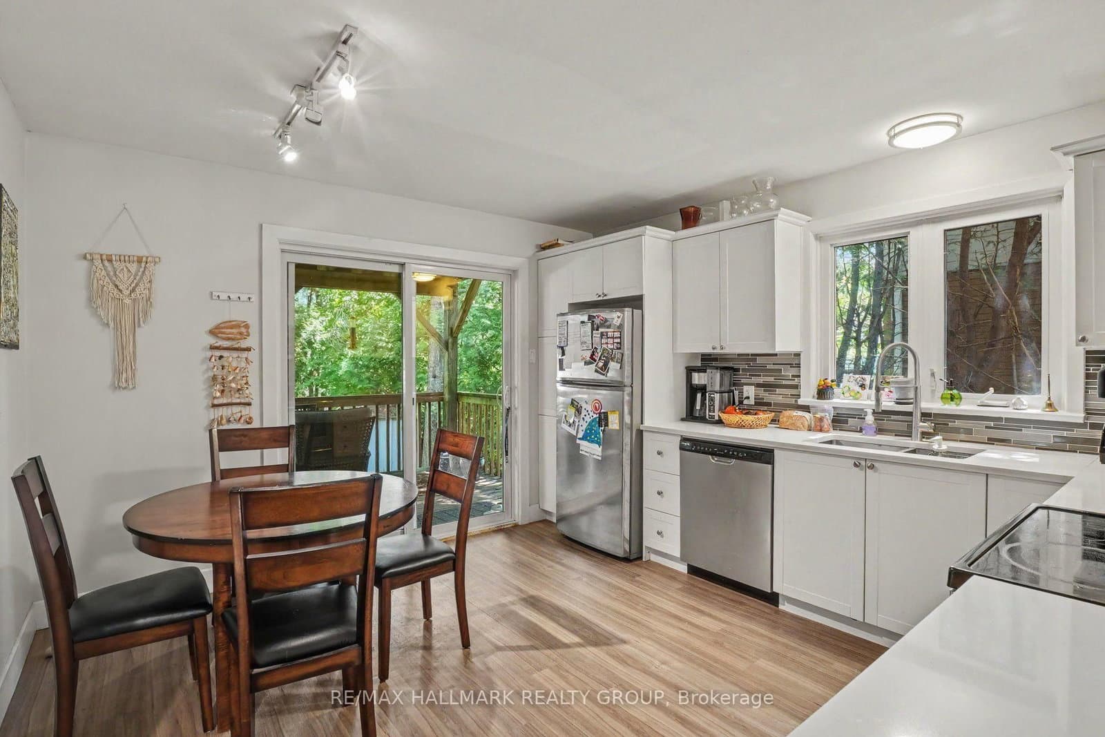 657 Golden Avenue thumbnail 10