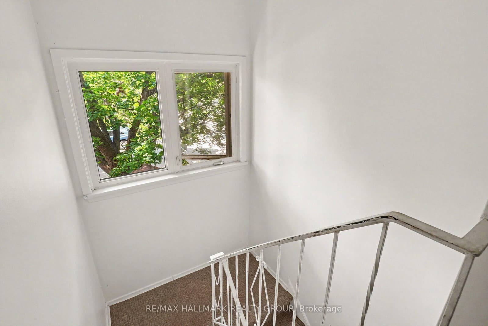 657 Golden Avenue thumbnail 18