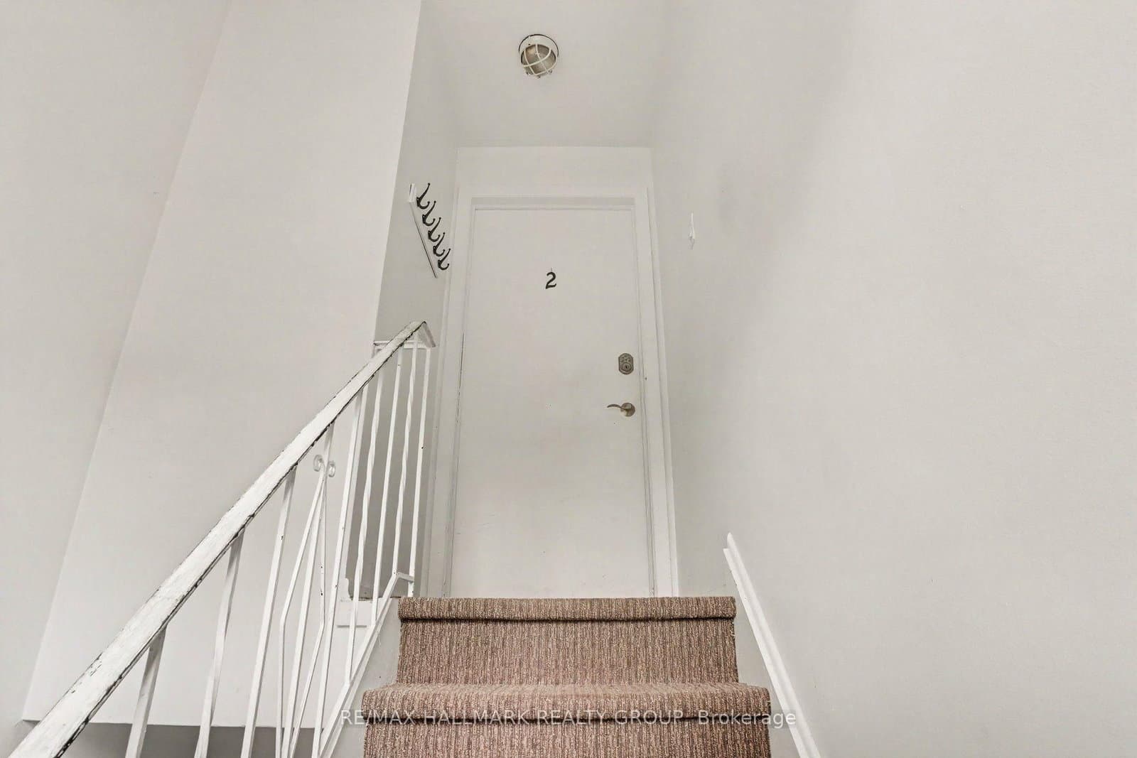 657 Golden Avenue thumbnail 19