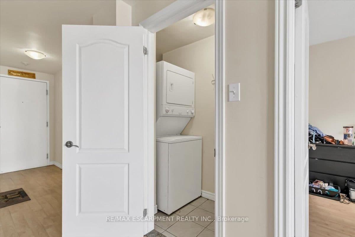 135 James Street S, Unit 1503 thumbnail 10