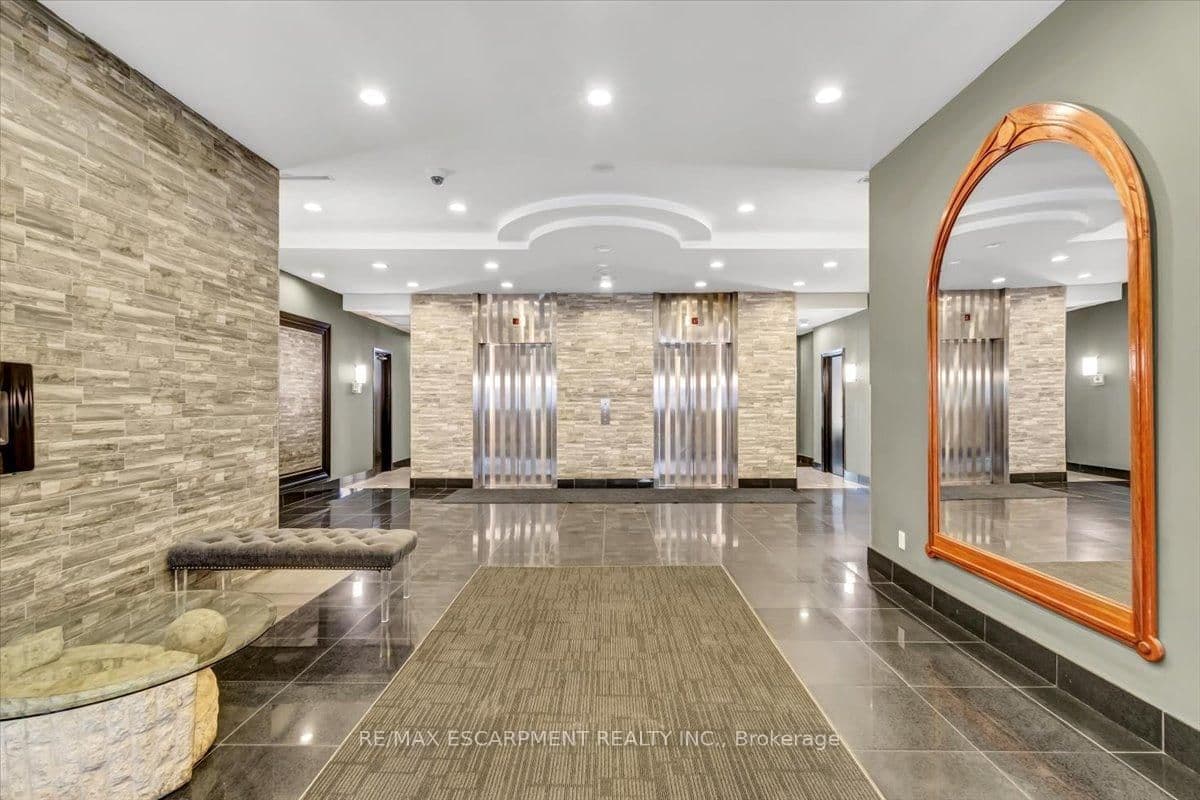 135 James Street S, Unit 1503 thumbnail 12