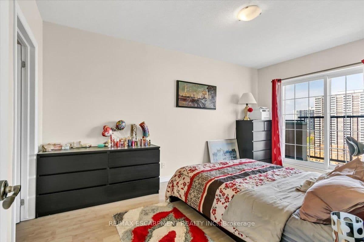 135 James Street S, Unit 1503 thumbnail 4