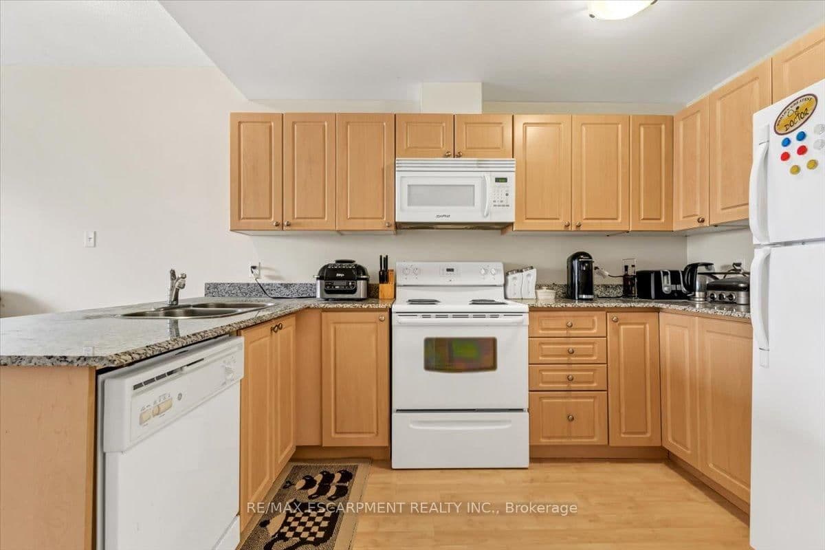 135 James Street S, Unit 1503 thumbnail 8