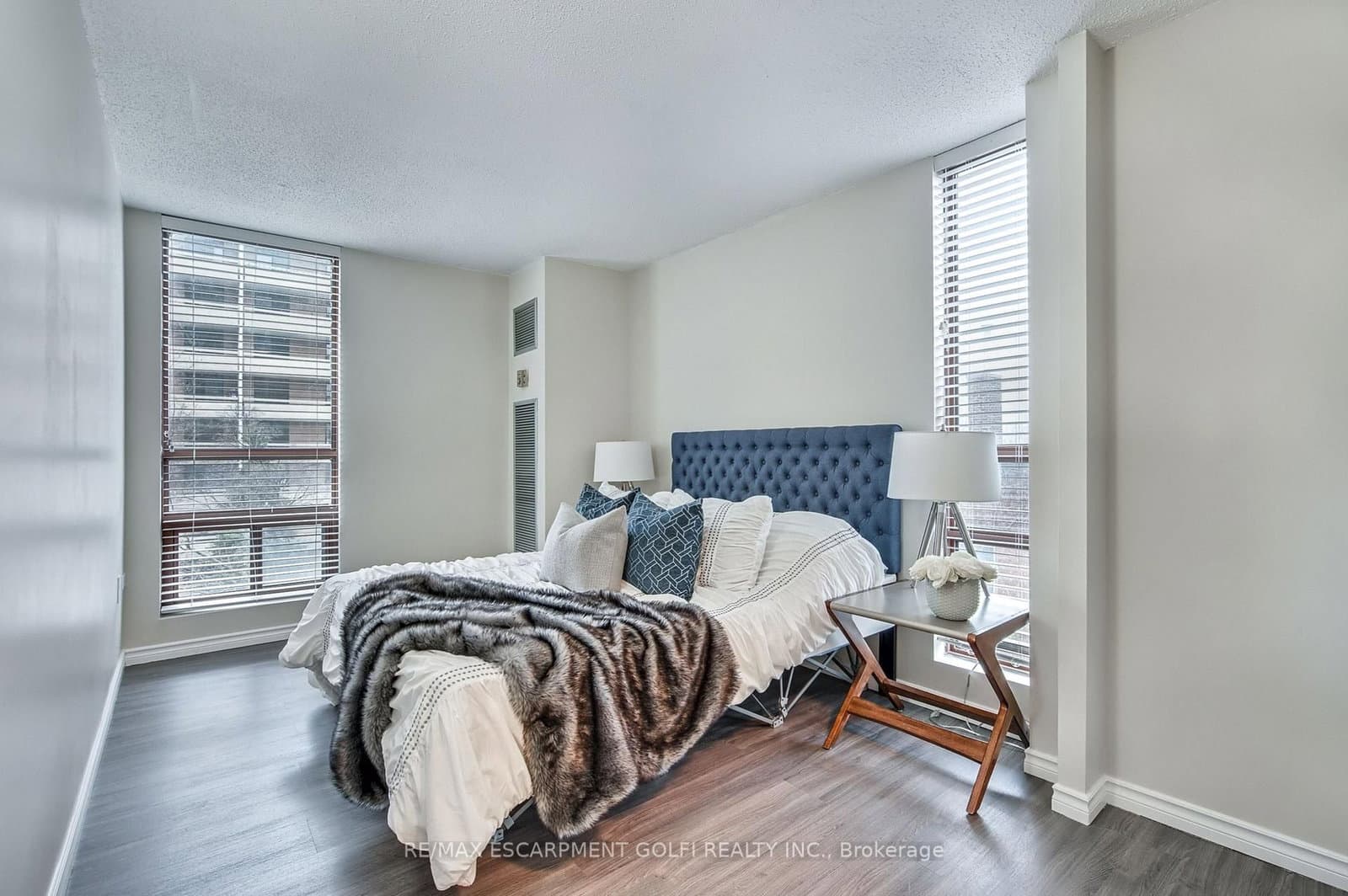 222 Jackson Street W, Unit 305 thumbnail 16