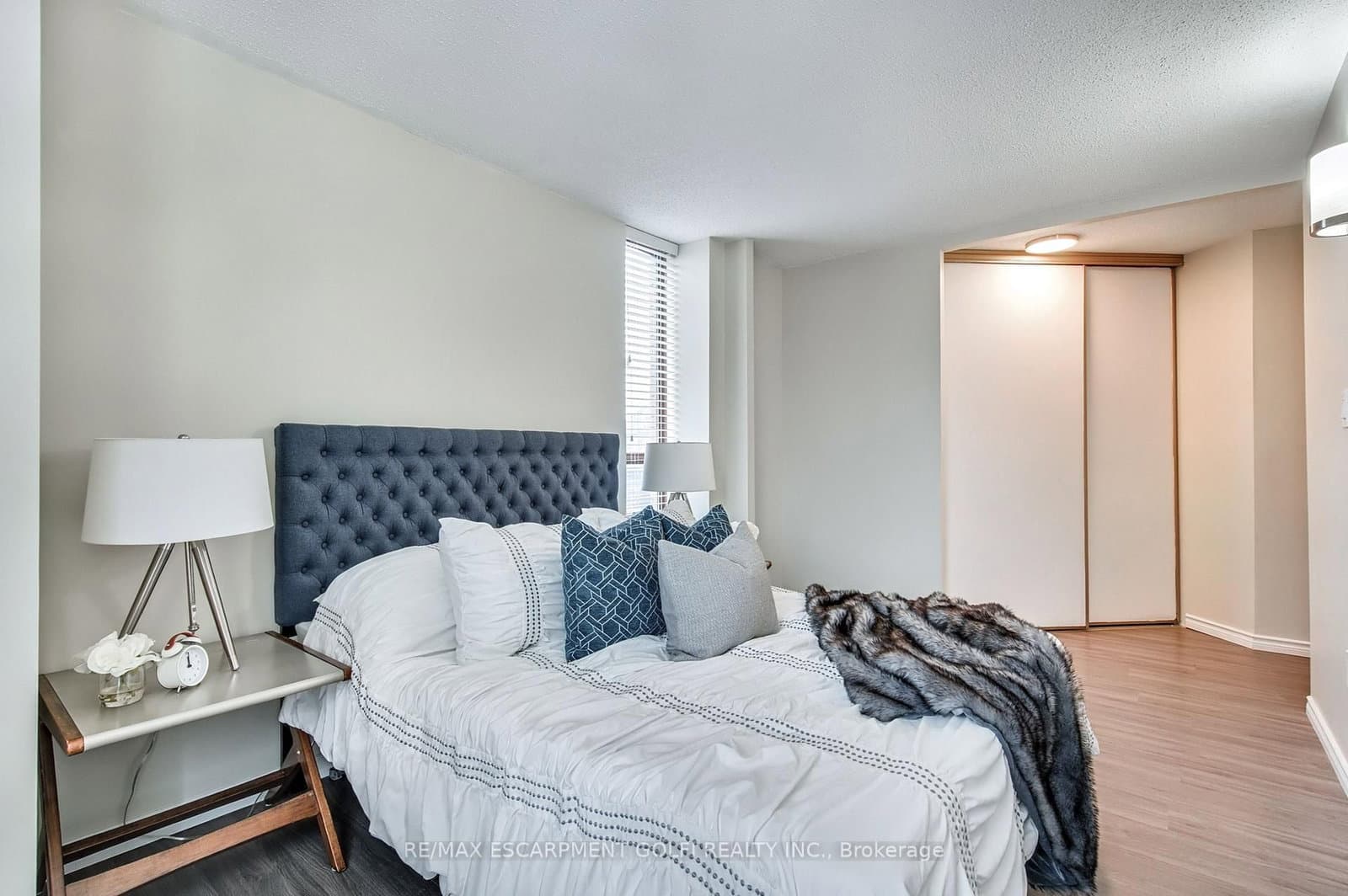 222 Jackson Street W, Unit 305 thumbnail 17