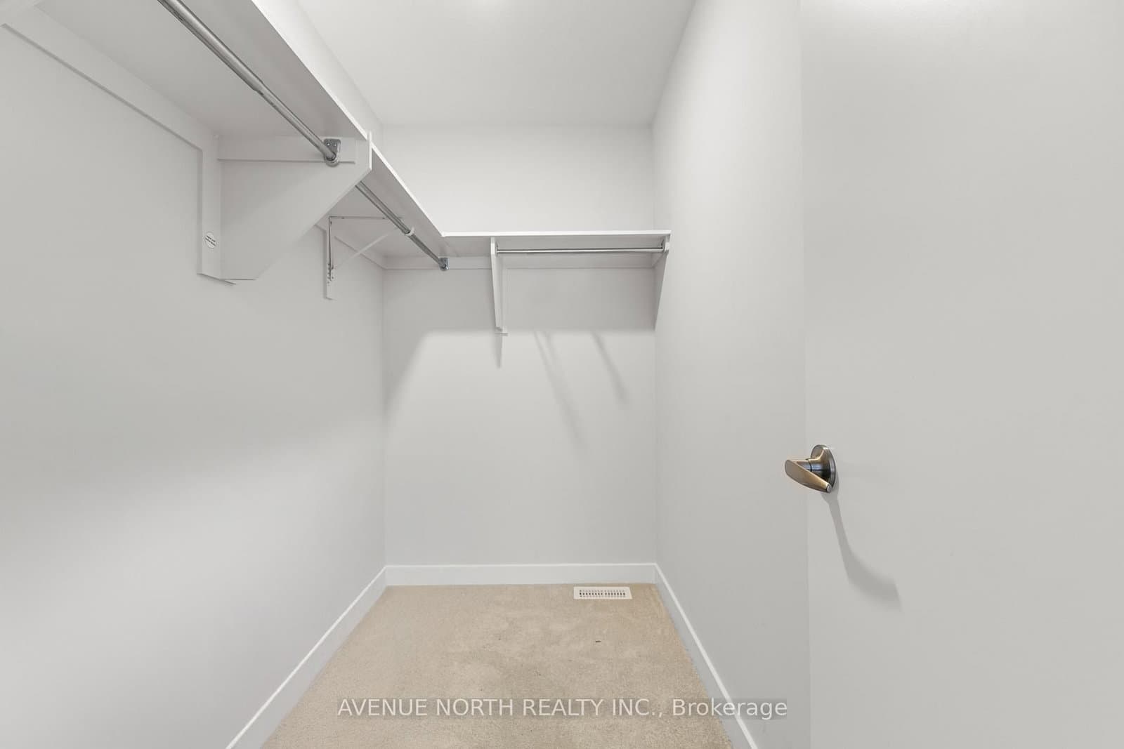 834 Bascule Place thumbnail 11