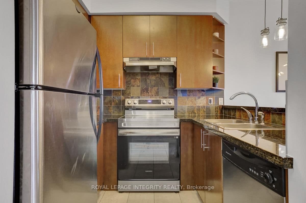 711 Churchill Avenue N, Unit 402 thumbnail 12