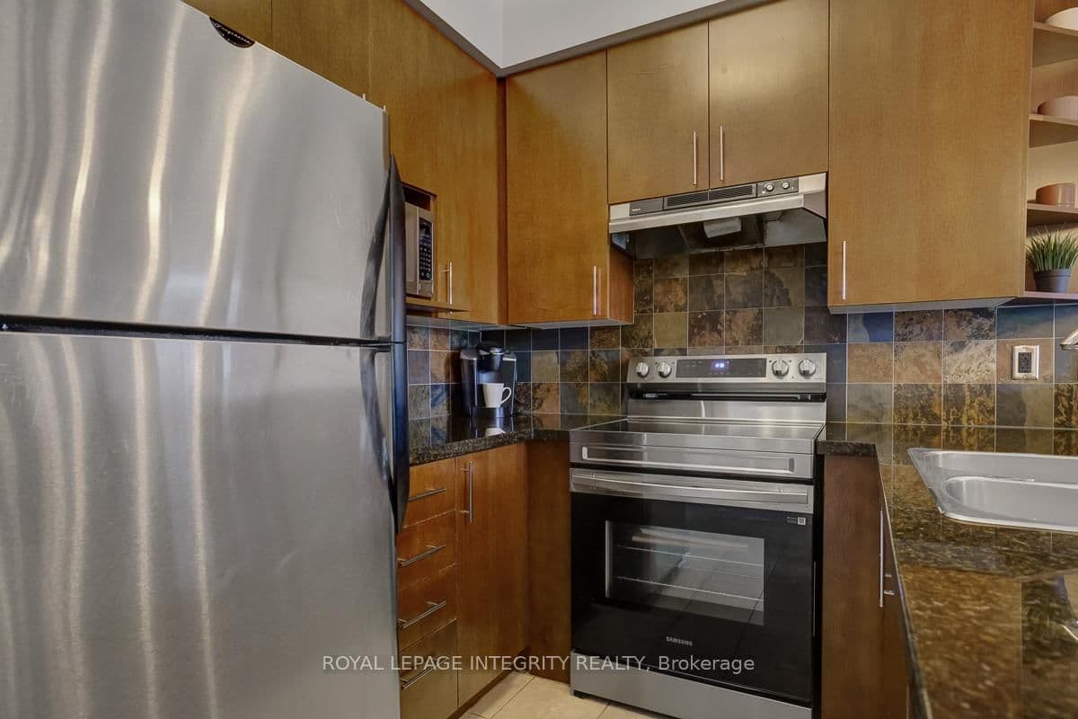 711 Churchill Avenue N, Unit 402 thumbnail 14
