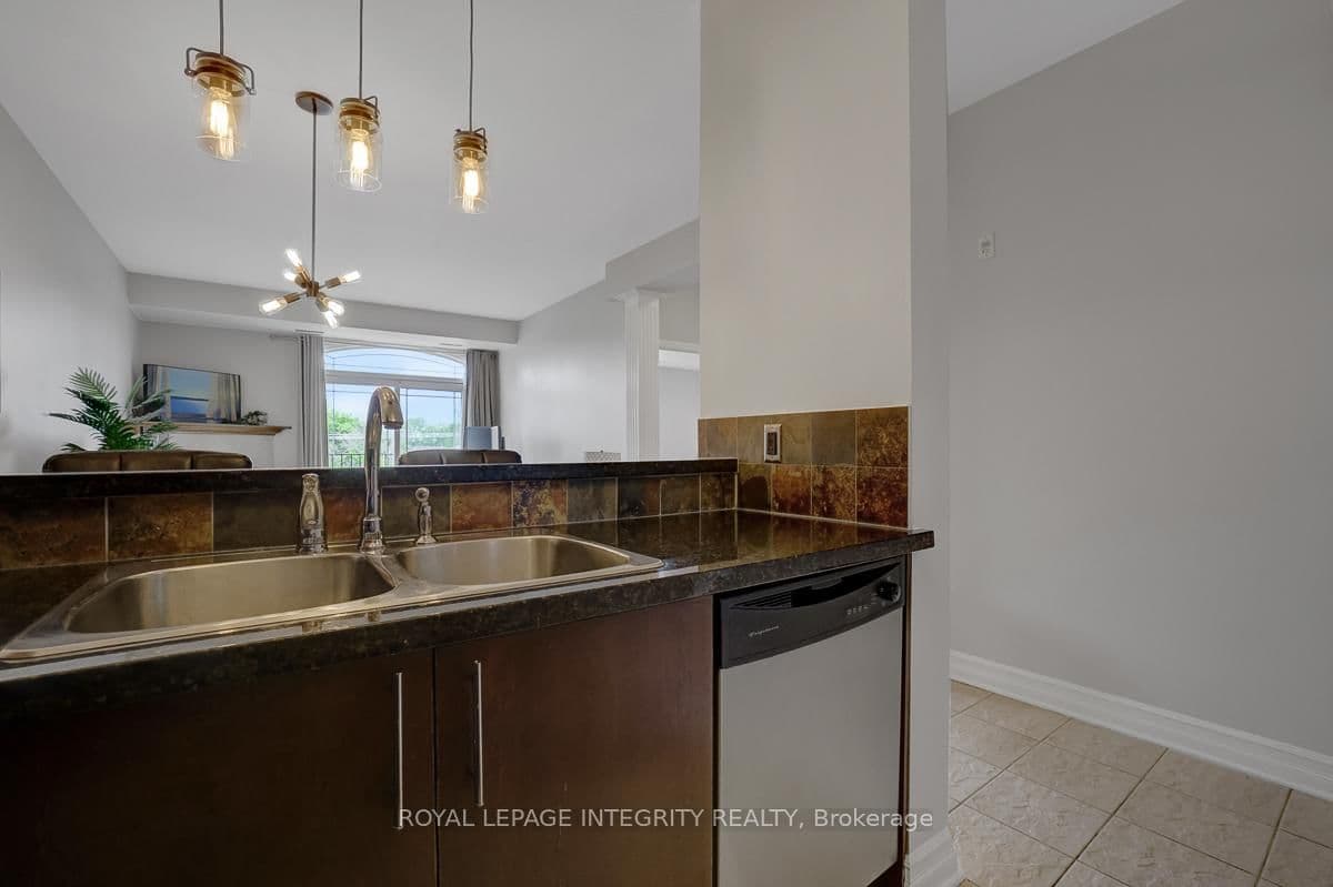 711 Churchill Avenue N, Unit 402 thumbnail 15