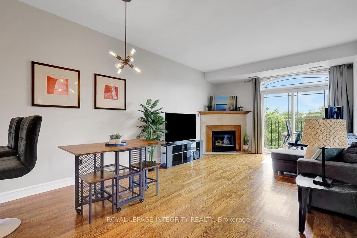 711 Churchill Avenue N, Unit 402 thumbnail 3