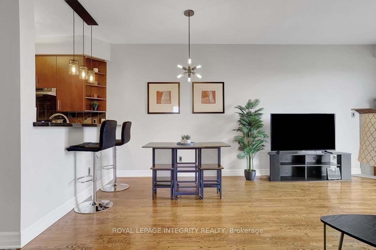 711 Churchill Avenue N, Unit 402 thumbnail 6