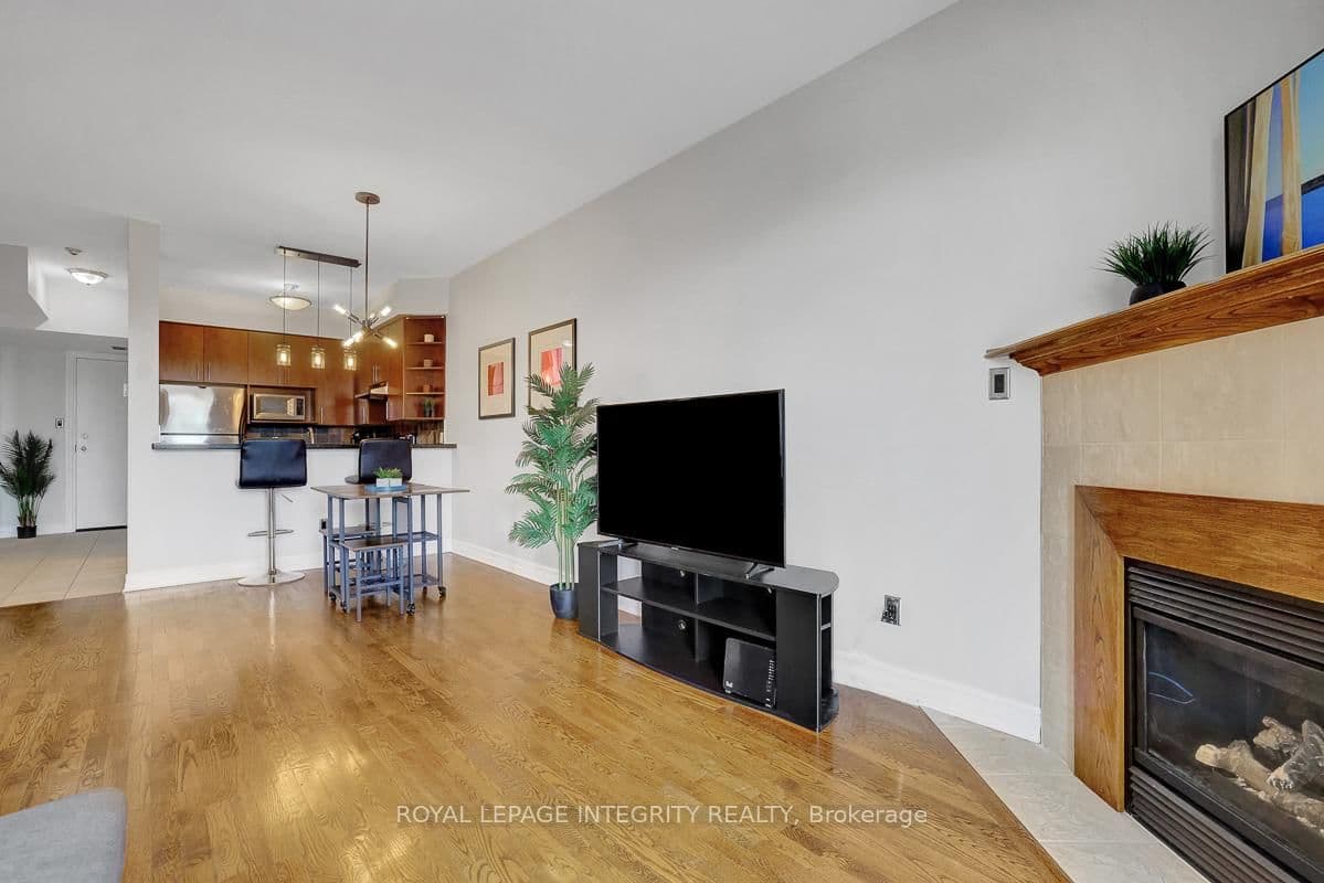711 Churchill Avenue N, Unit 402 thumbnail 9