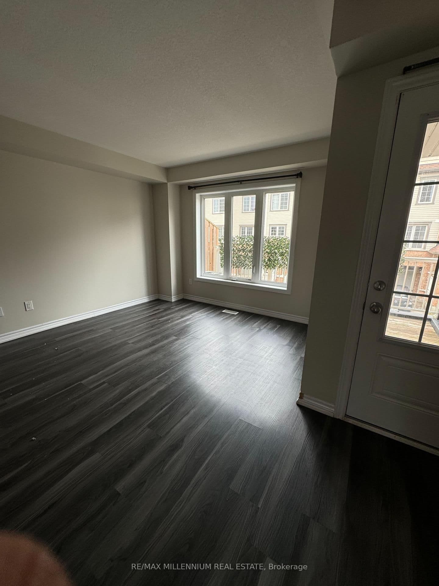 458 Linden Drive W thumbnail 4