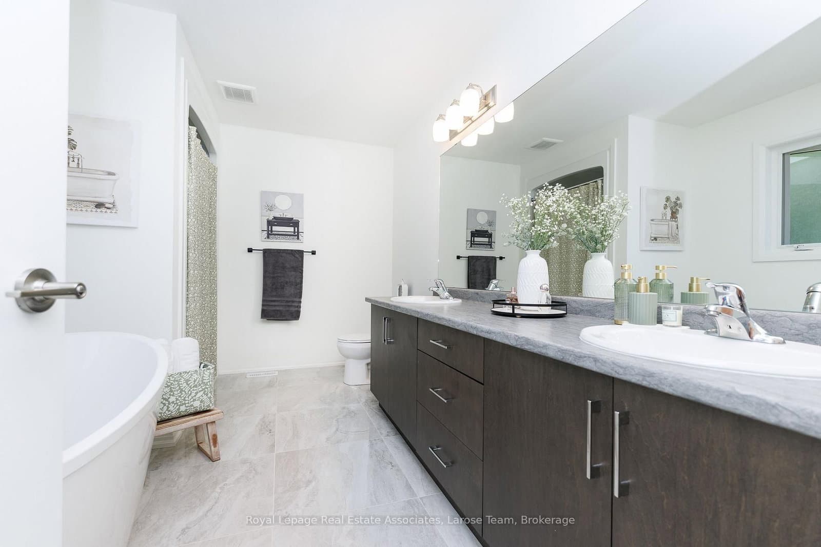 31 Willson Drive, Unit Main and 2nd Floor, thumbnail 17