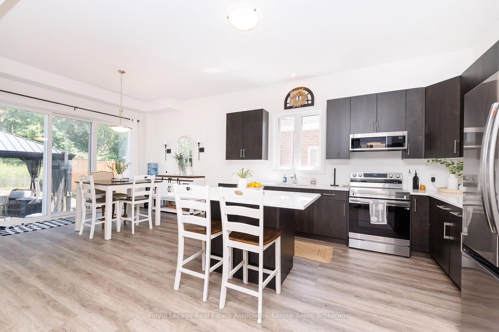 31 Willson Drive, Unit Main and 2nd Floor, thumbnail 8