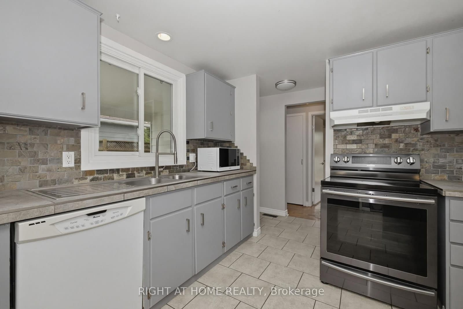 197 Pinedale Drive thumbnail 9