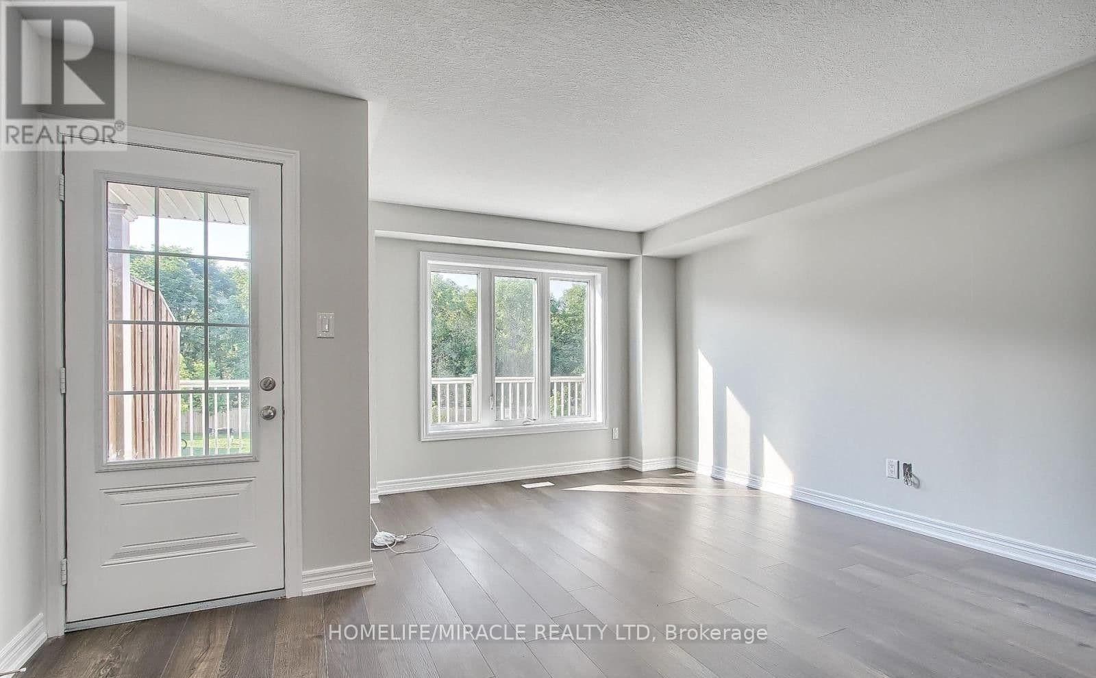 70 Knotty Pine Avenue thumbnail 13