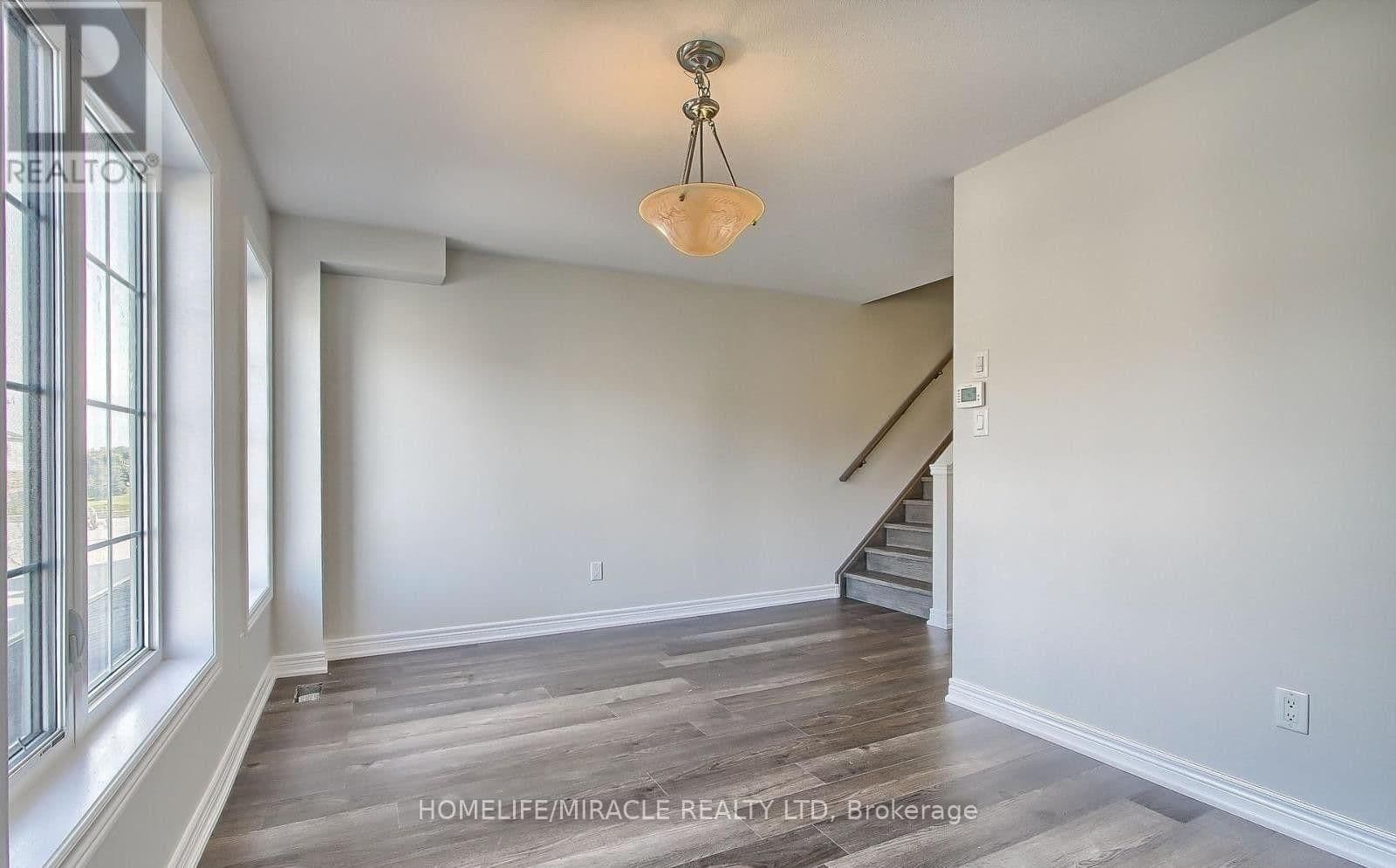 70 Knotty Pine Avenue thumbnail 17