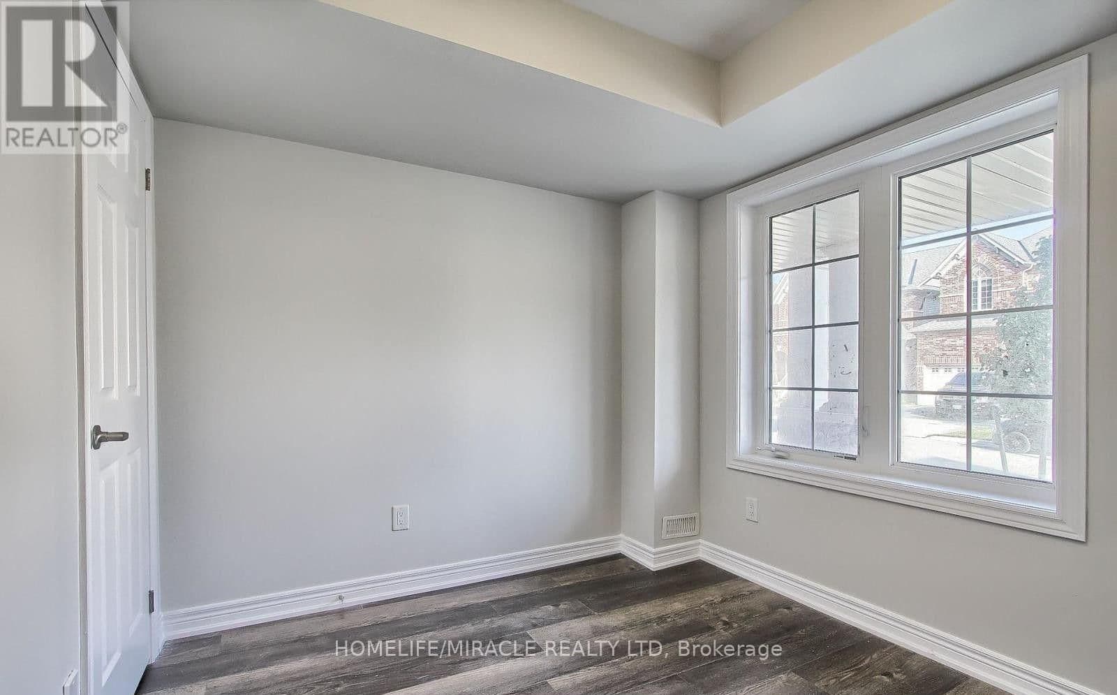 70 Knotty Pine Avenue thumbnail 4