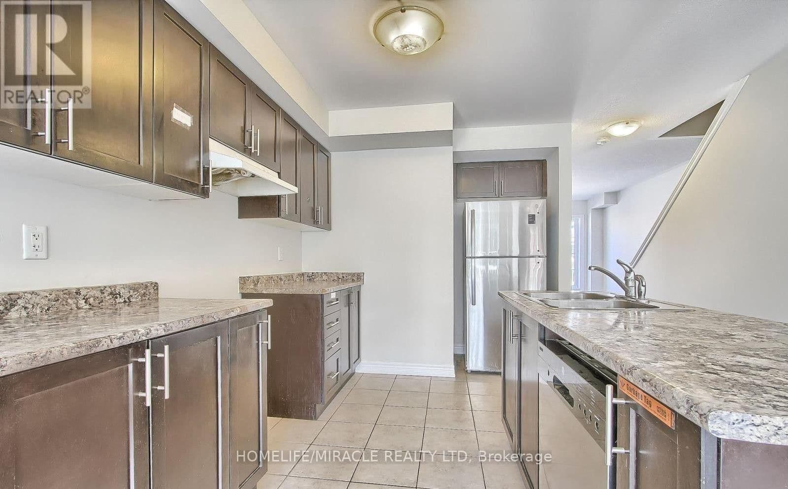 70 Knotty Pine Avenue thumbnail 7