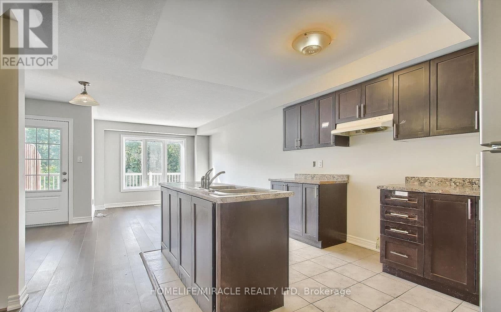 70 Knotty Pine Avenue thumbnail 9