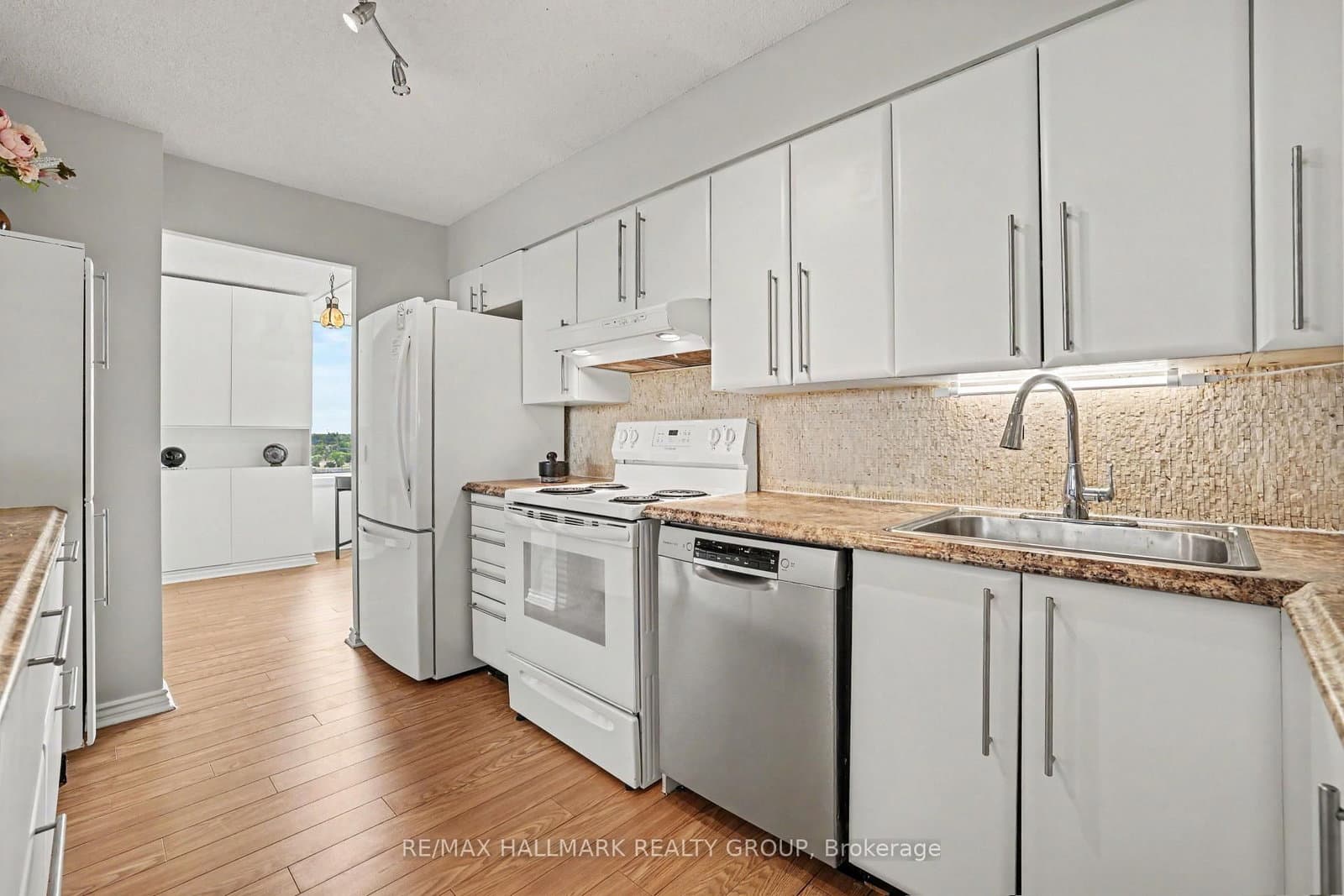 1025 Grenon Avenue, Unit 915 thumbnail 15