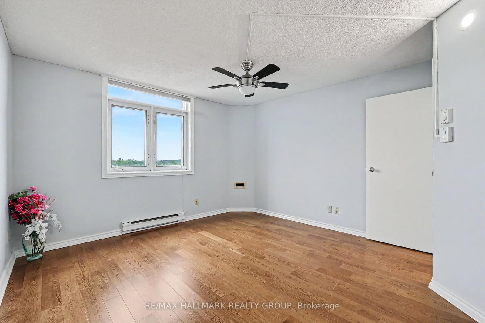 1025 Grenon Avenue, Unit 915 thumbnail 17