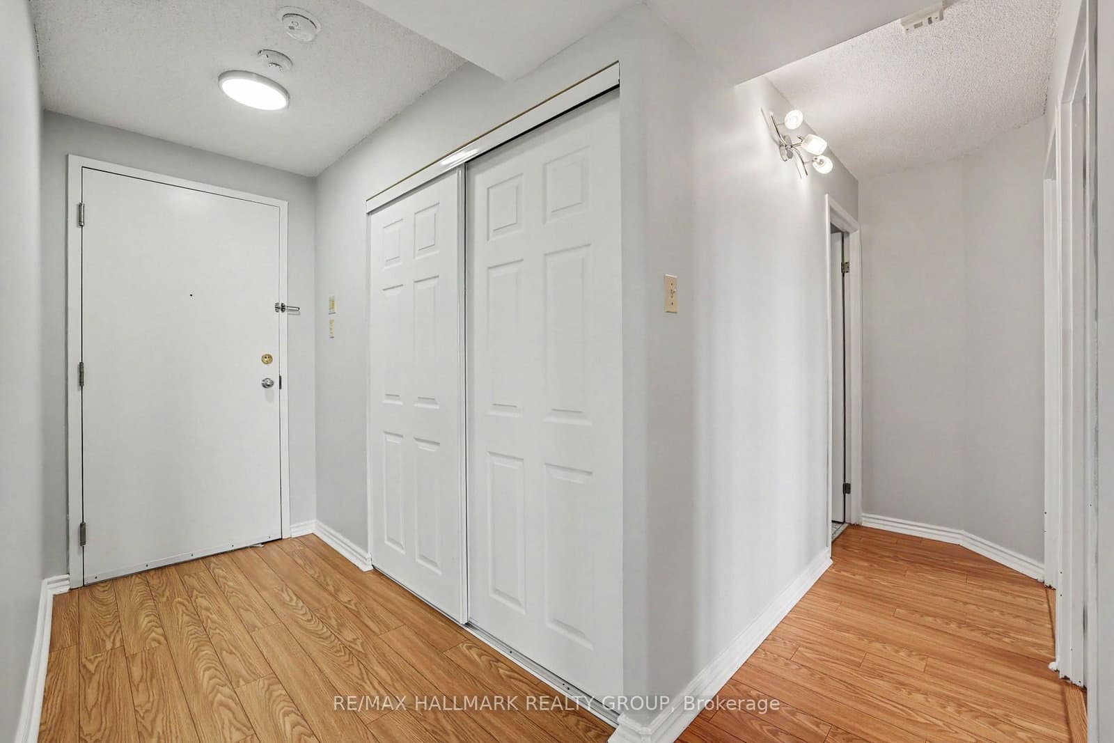 1025 Grenon Avenue, Unit 915 thumbnail 4