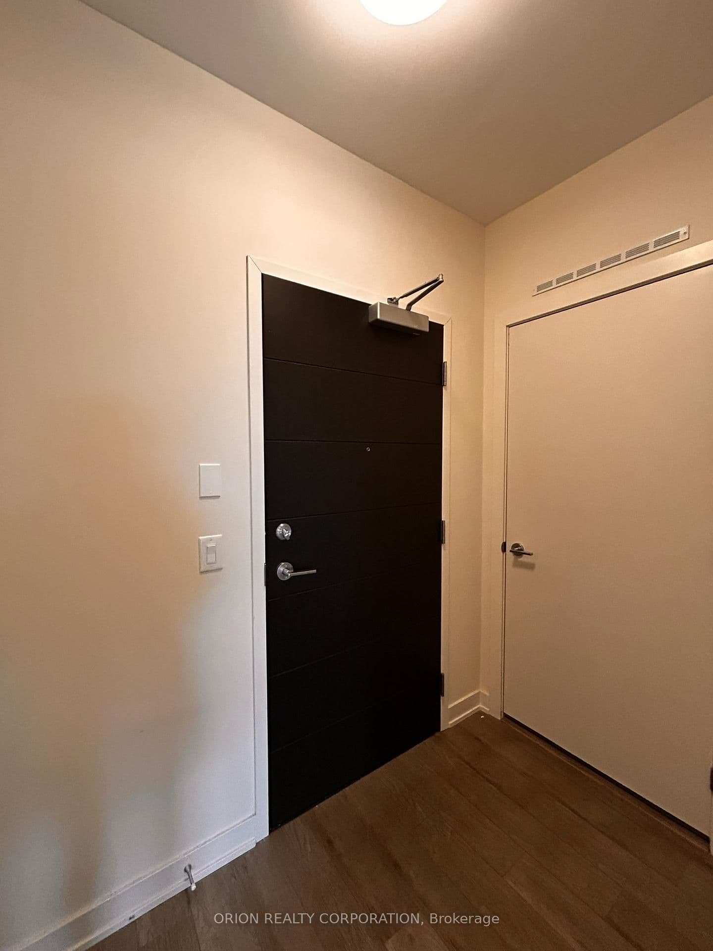 212 King William Street, Unit 620 thumbnail 11