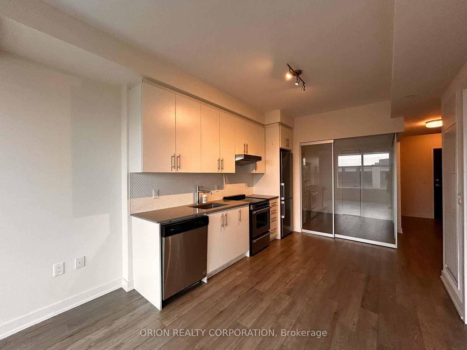 212 King William Street, Unit 620 thumbnail 5