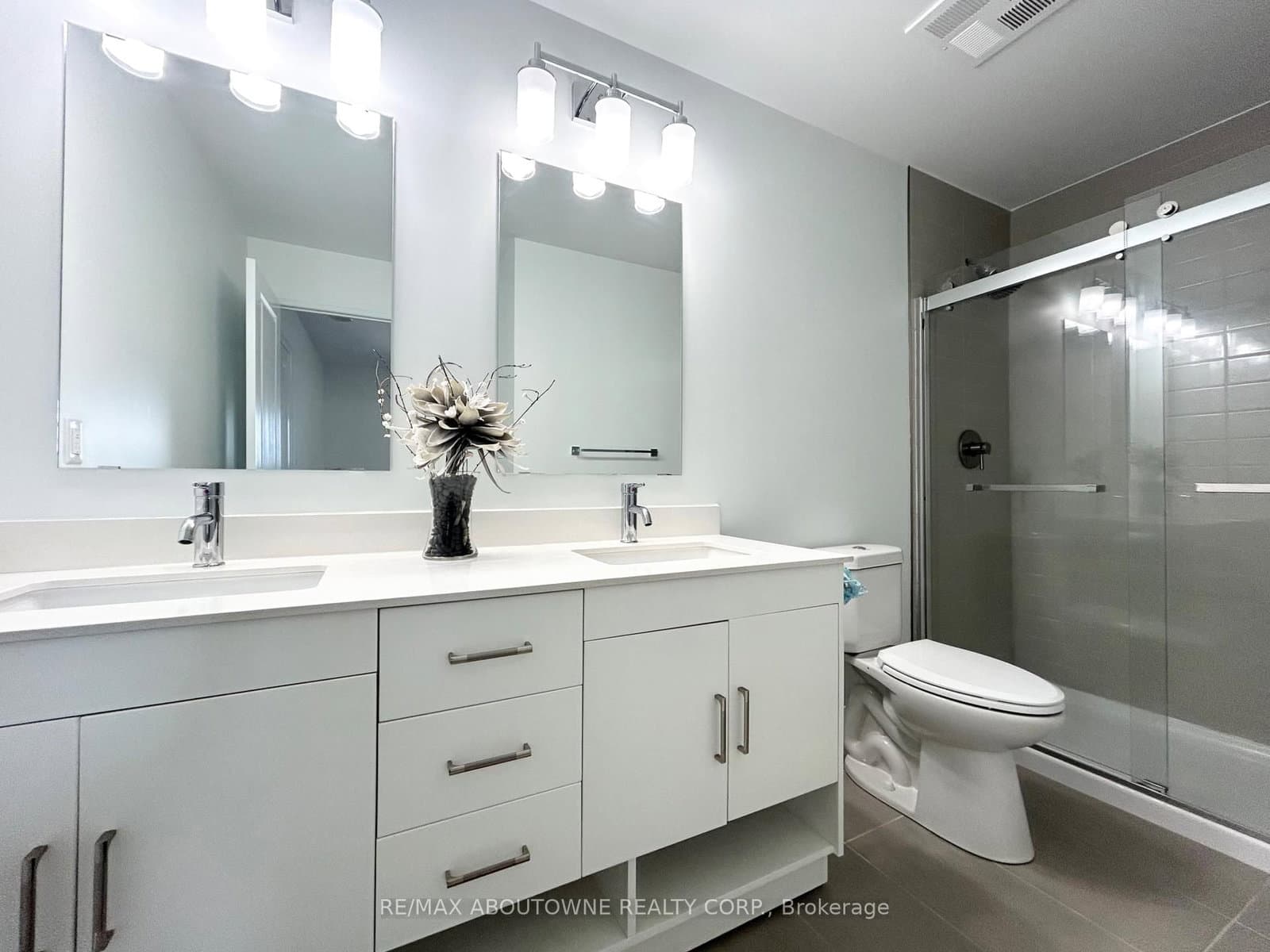 460A Belmont Avenue W, Unit 908 thumbnail 11