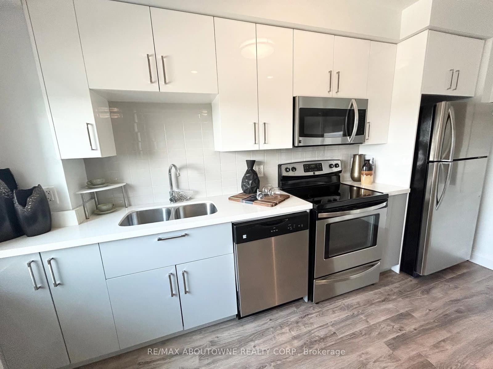 460A Belmont Avenue W, Unit 908 thumbnail 5