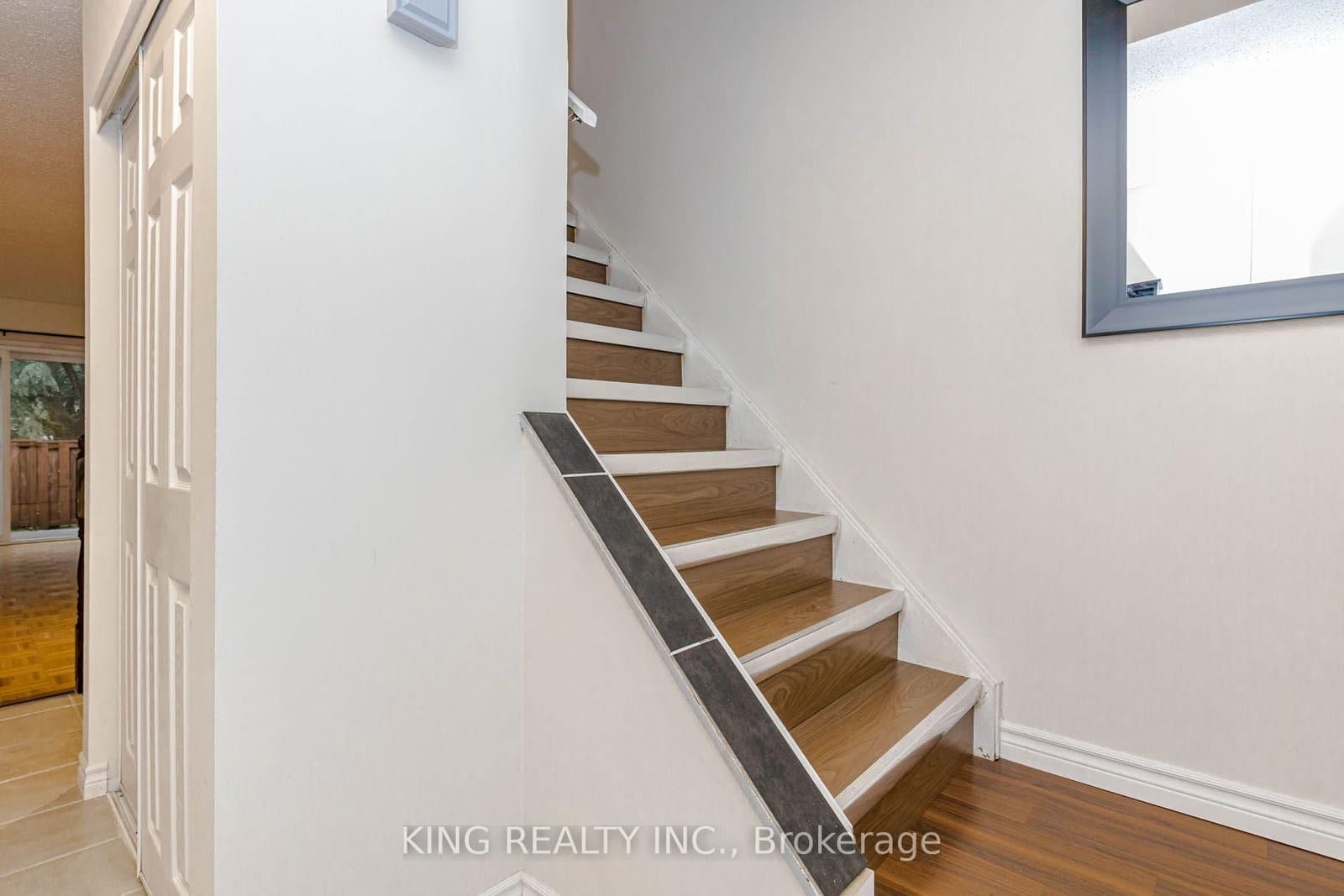 46 Cedarwoods Crescent, Unit 6 thumbnail 3