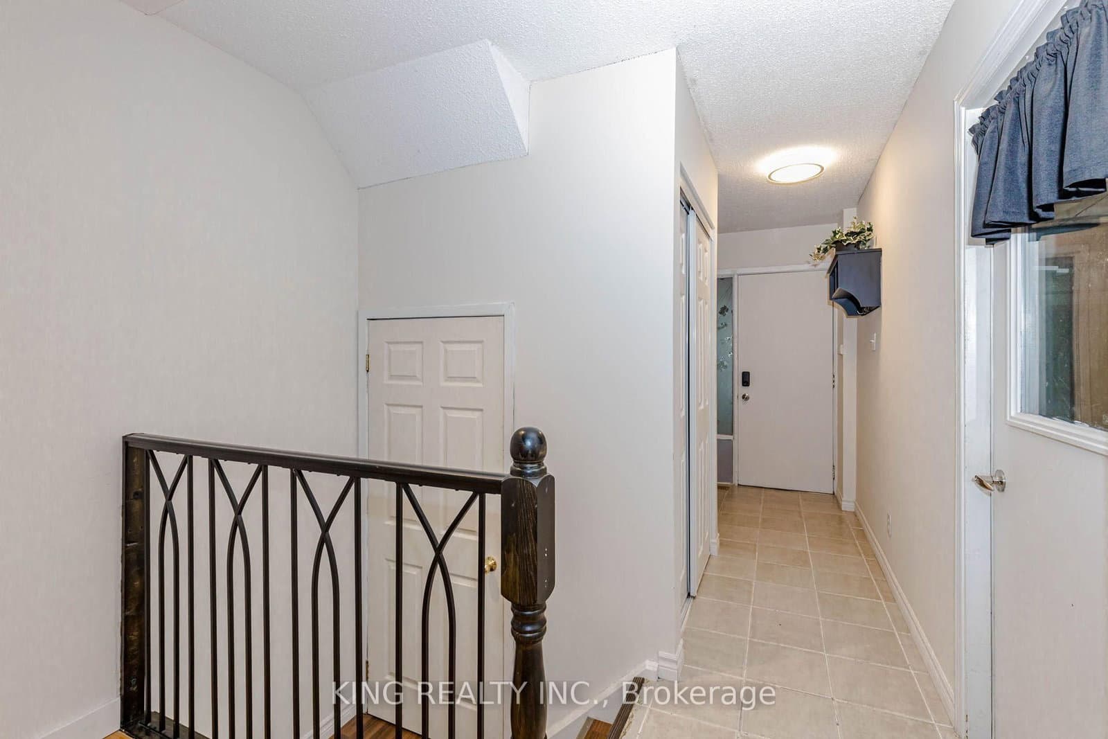 46 Cedarwoods Crescent, Unit 6 thumbnail 4
