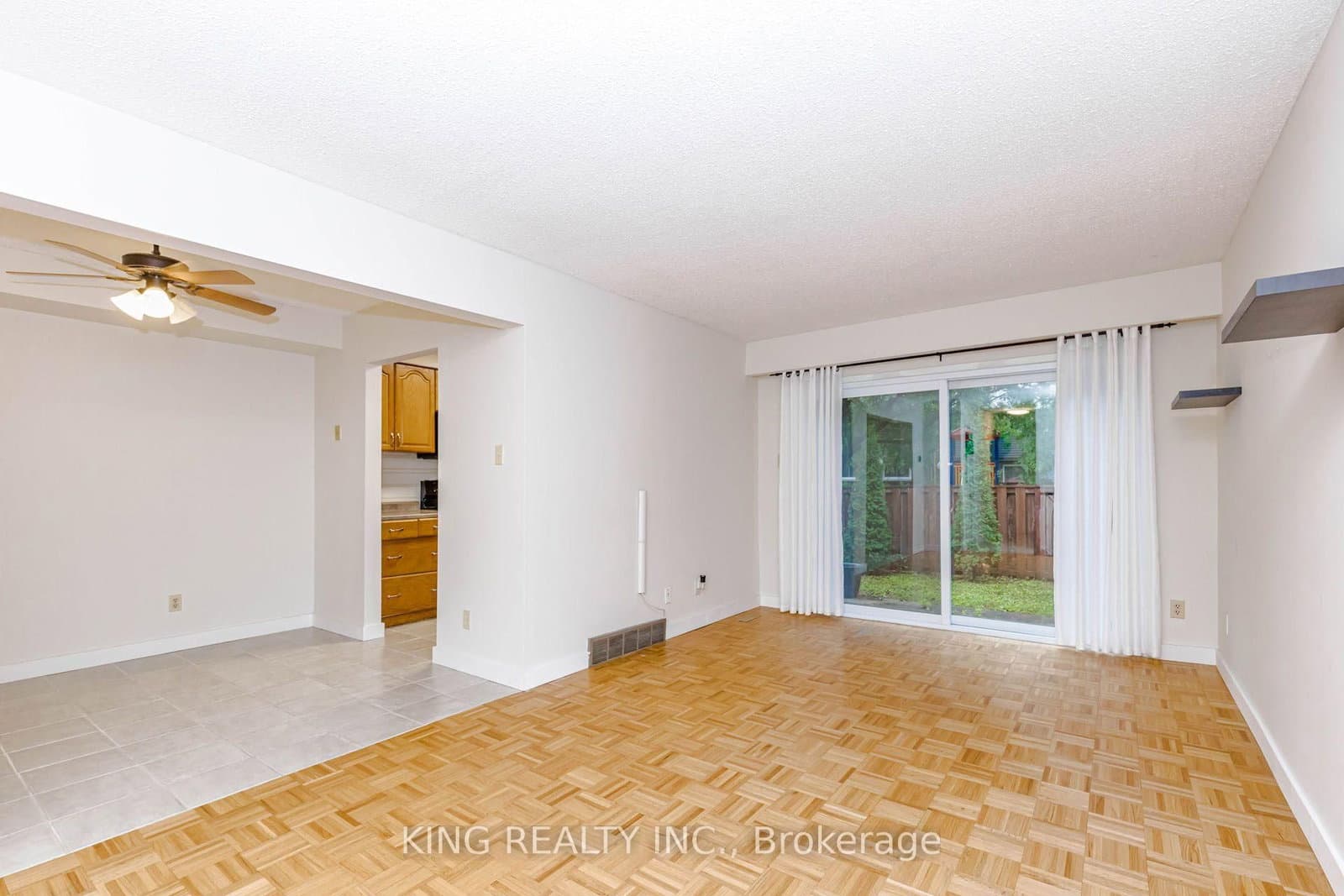 46 Cedarwoods Crescent, Unit 6 thumbnail 5