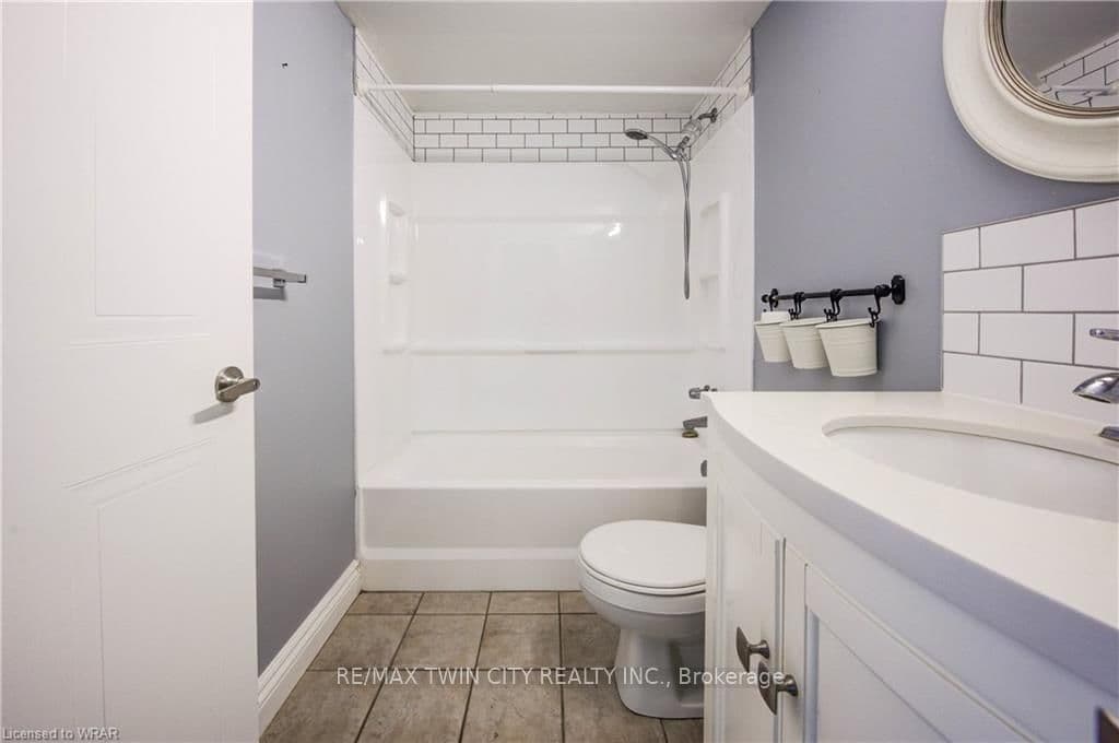 3227 King Street E, Unit 503 thumbnail 20