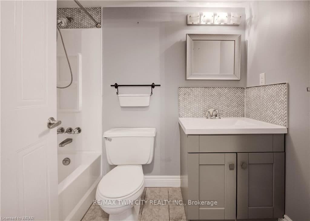 3227 King Street E, Unit 503 thumbnail 30