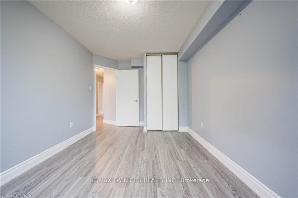 3227 King Street E, Unit 503 thumbnail 34