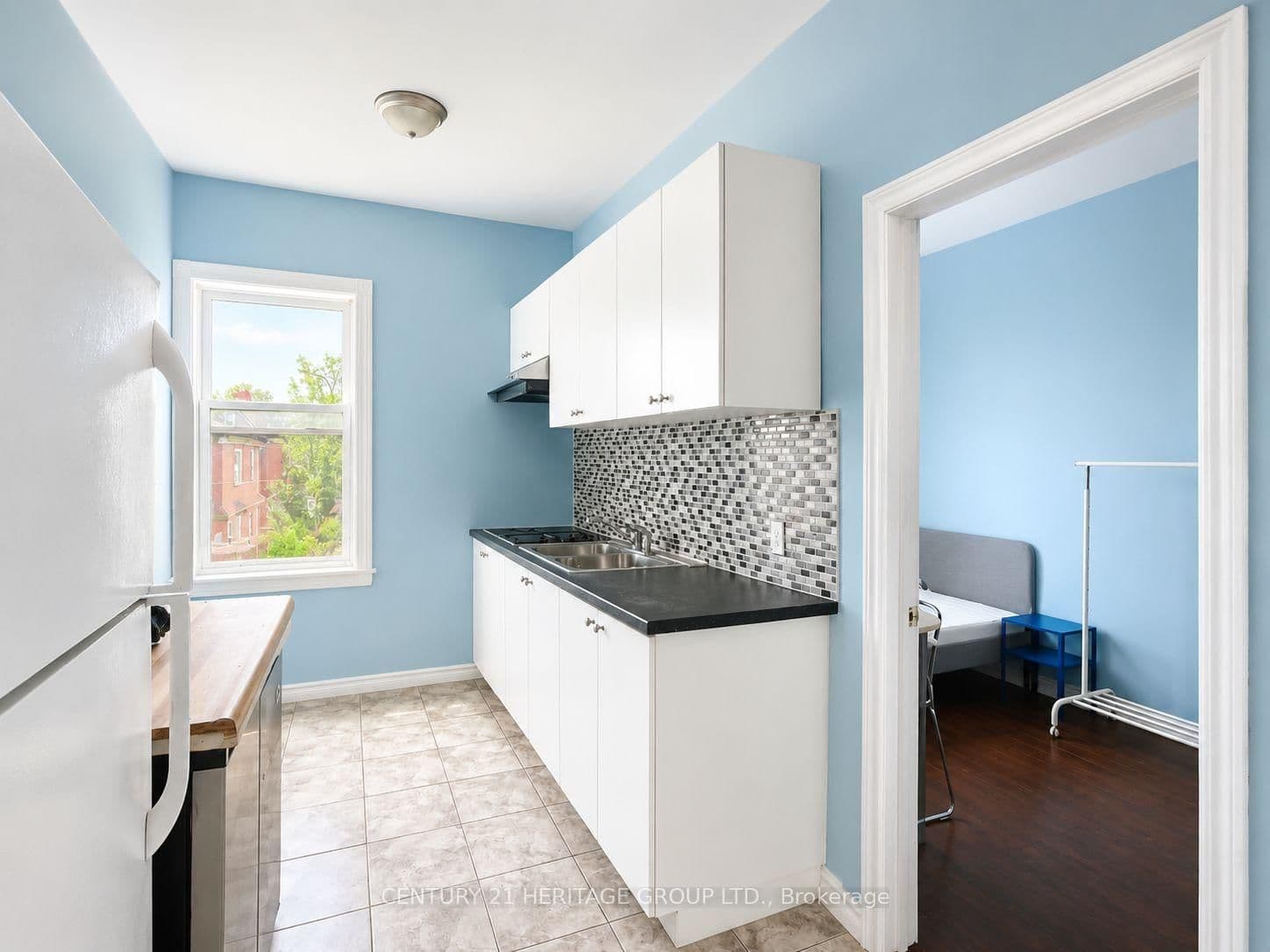 406 Jackson Street W thumbnail 4