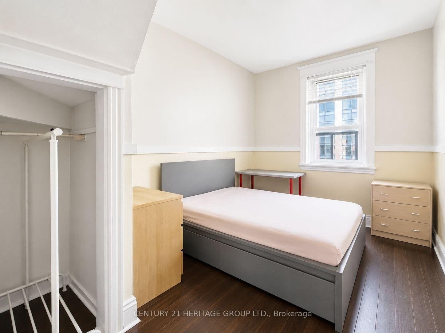 406 Jackson Street W thumbnail 7