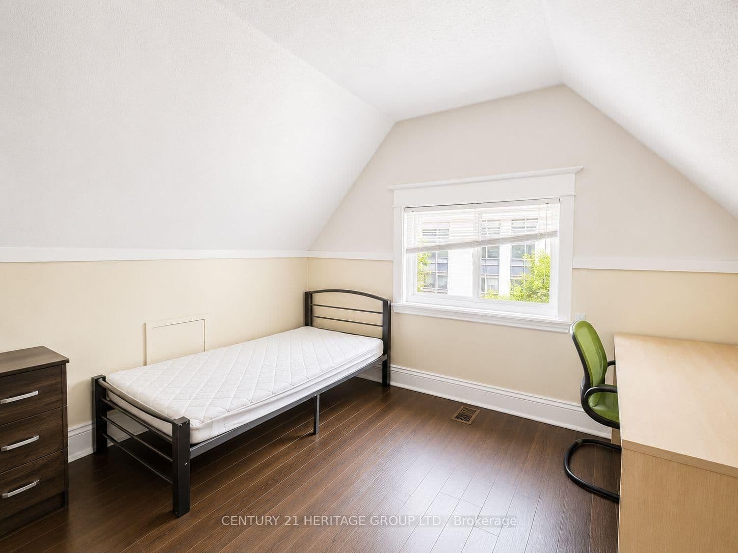 406 Jackson Street W thumbnail 9