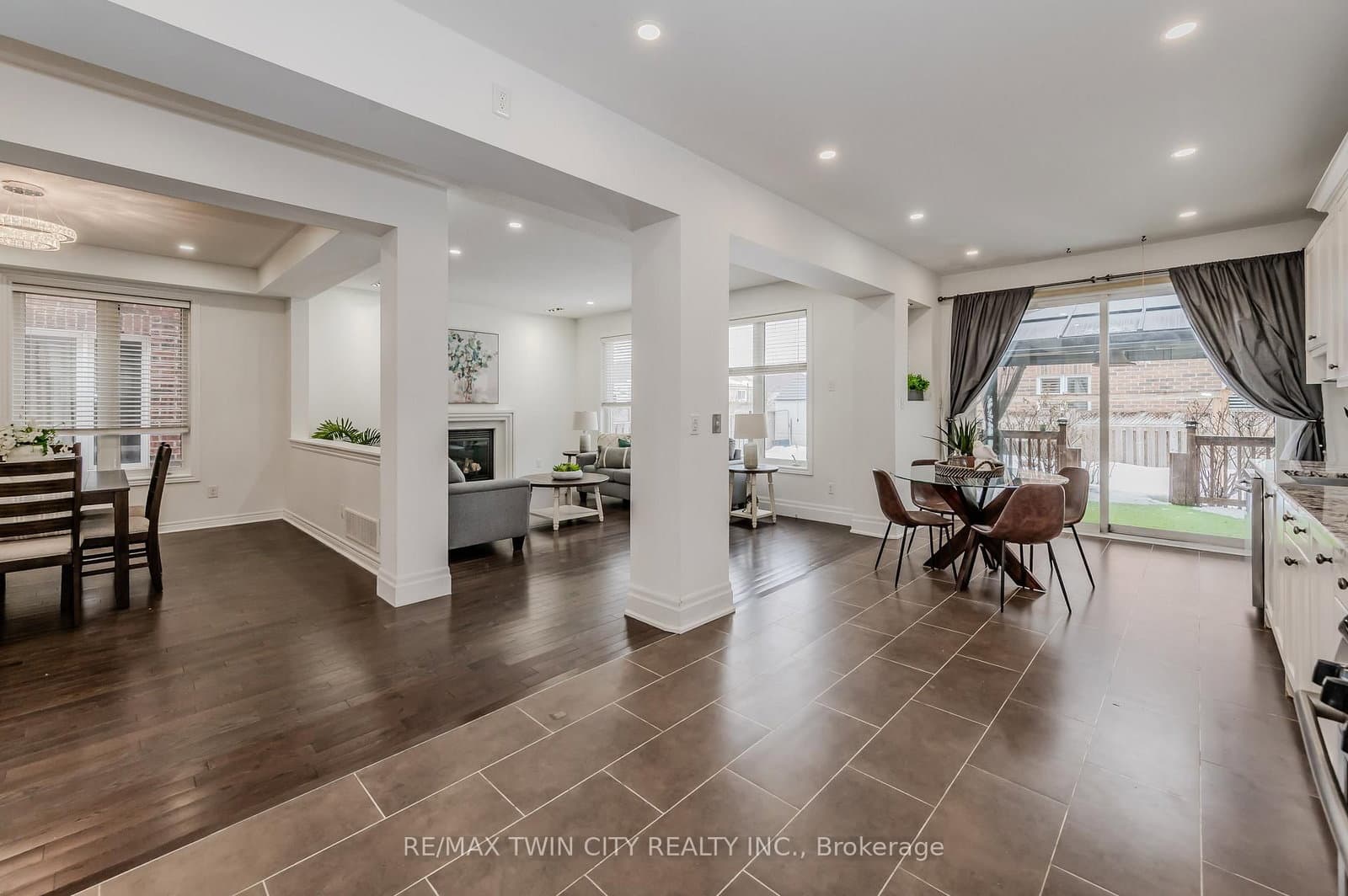 498 Thomas Slee Drive thumbnail 11