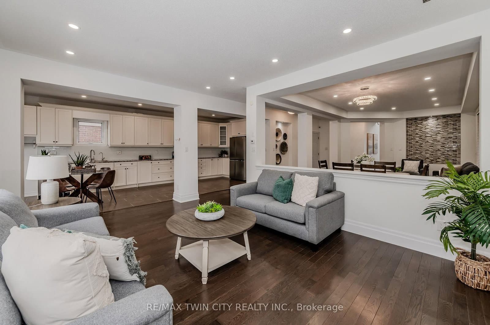 498 Thomas Slee Drive thumbnail 16
