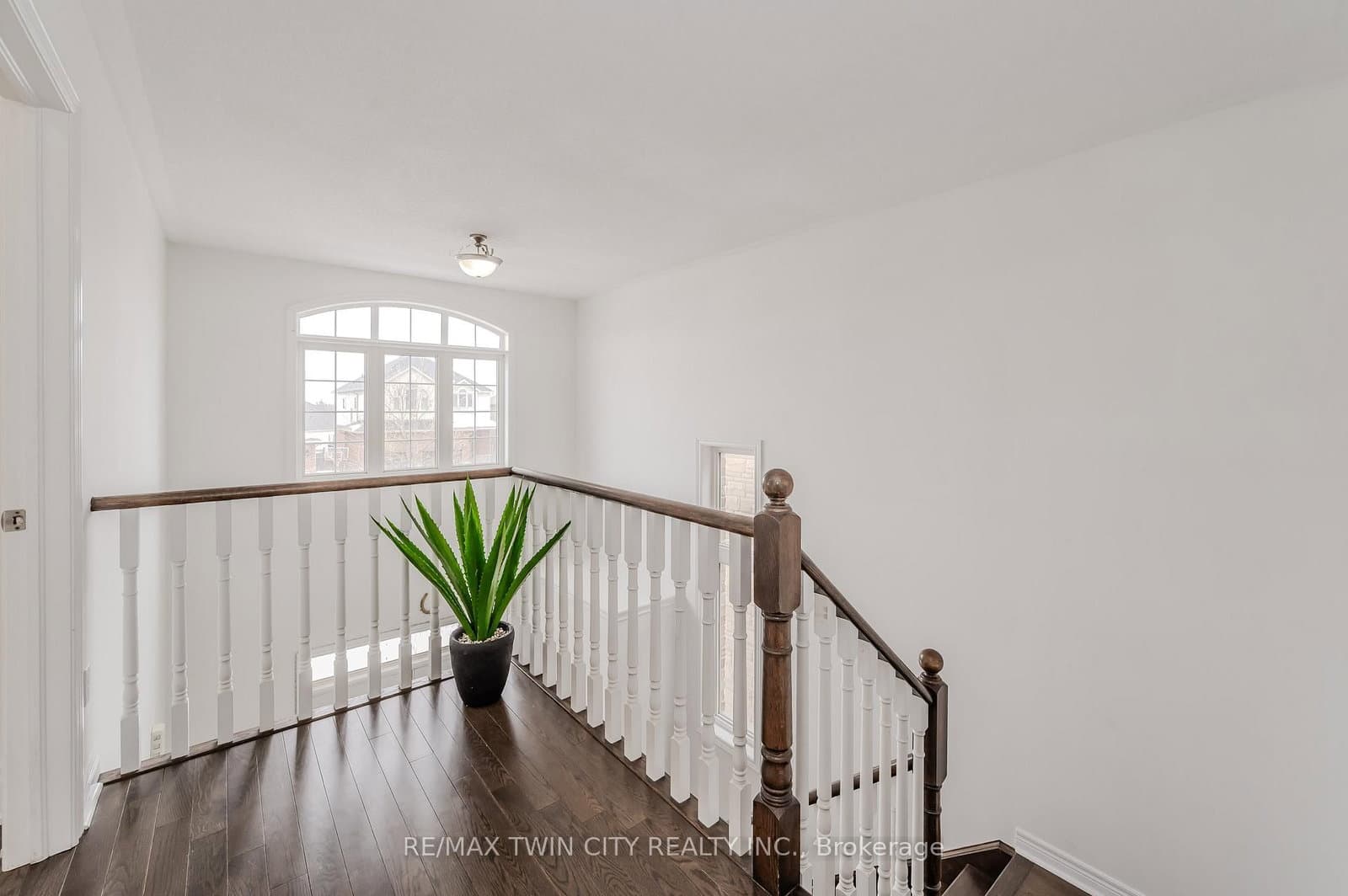498 Thomas Slee Drive thumbnail 20