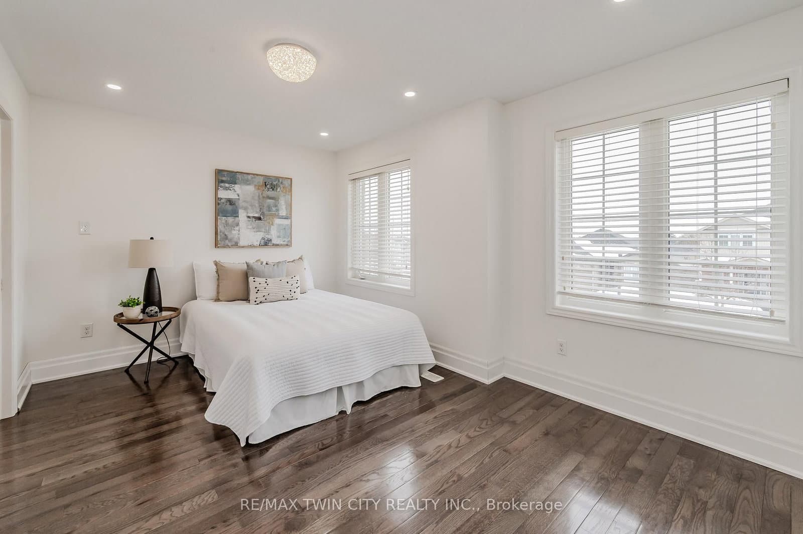 498 Thomas Slee Drive thumbnail 21