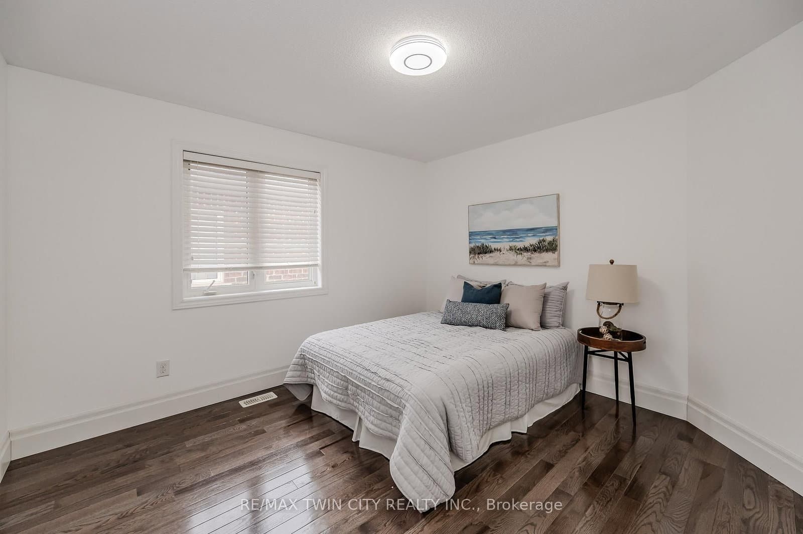 498 Thomas Slee Drive thumbnail 28